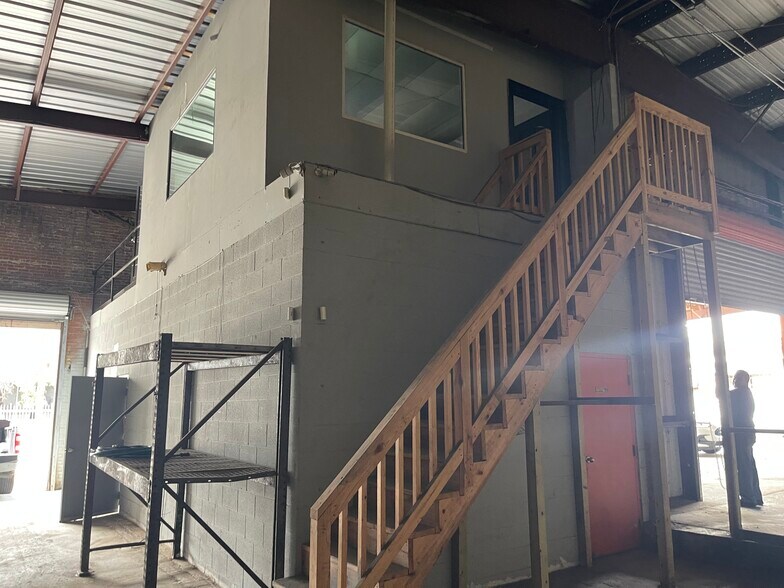 More Photos Of 7207 Navigation Blvd, Houston Flex For Sale