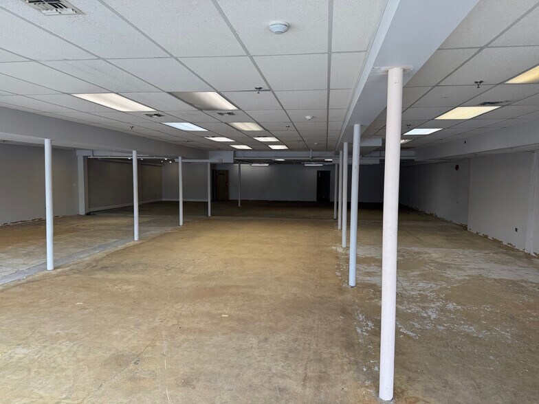 More Photos Of 29 Rocky Point Yaphank Rd, Rocky Point Storefront For Lease