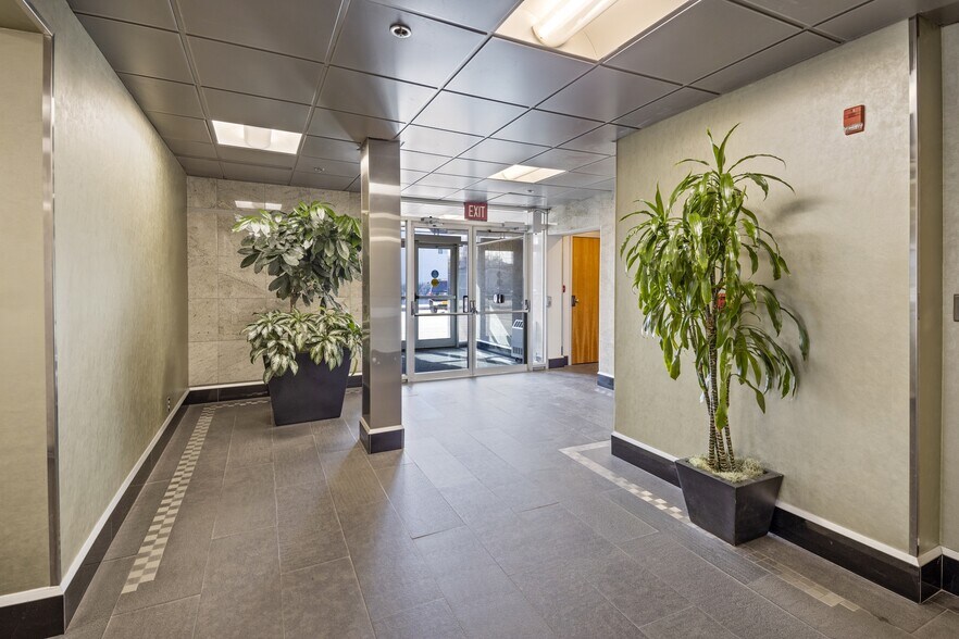 More Photos Of 670 W Fireweed Ln, Anchorage Office For Lease