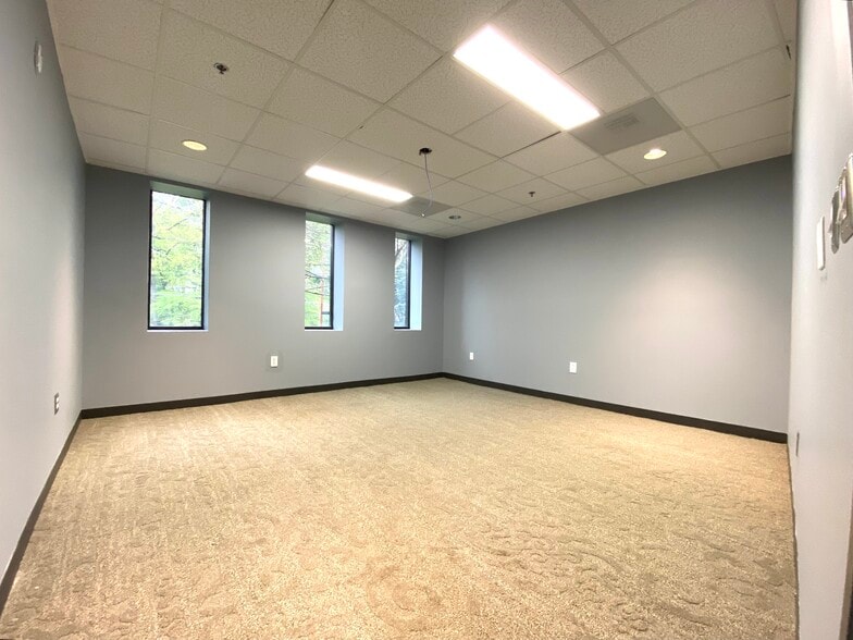 More Photos Of 2488 SW Lakewood Ave, Atlanta Office Residential For Lease
