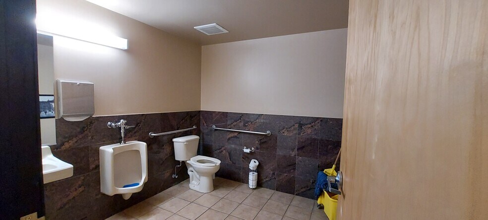 More Photos Of 7399 S Tucson Way, Centennial Flex For Lease