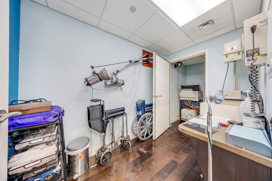 More Photos Of 1693 SW 27th Ave, Miami Office For Sale