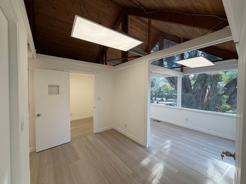 More Photos Of 943 Sir Francis Drake Blvd, Greenbrae Freestanding For Lease