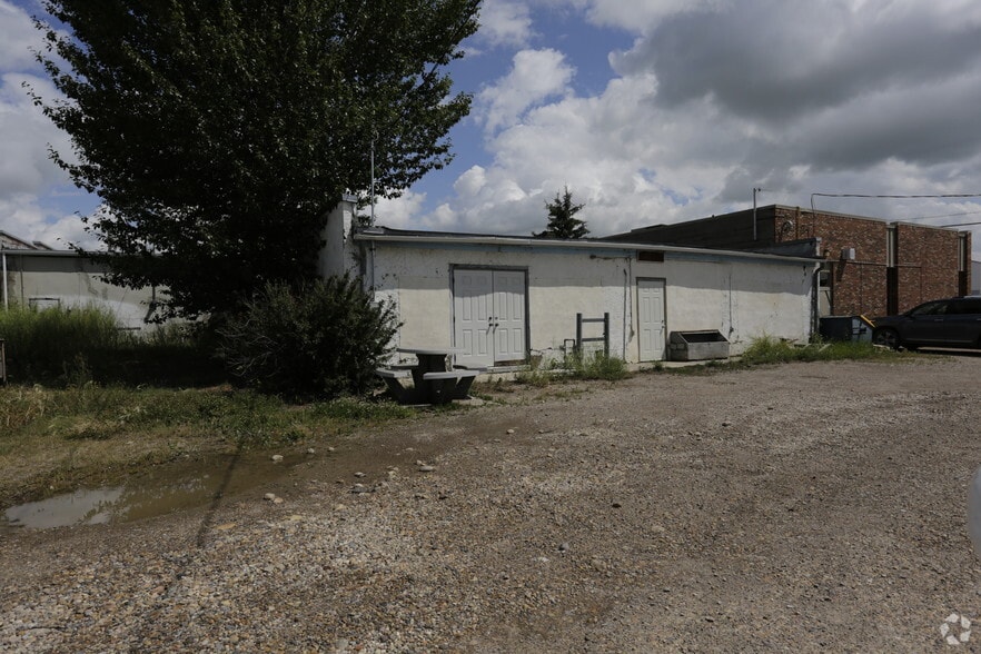 More Photos Of 227 6th St, Beiseker Storefront For Sale