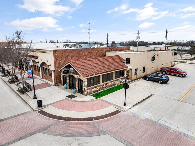 More Photos Of 115 N Oak St, Roanoke Restaurant For Sale