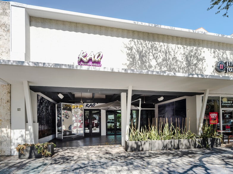 Primary Photo Of 125-127 Miracle Mile, Coral Gables Storefront For Lease