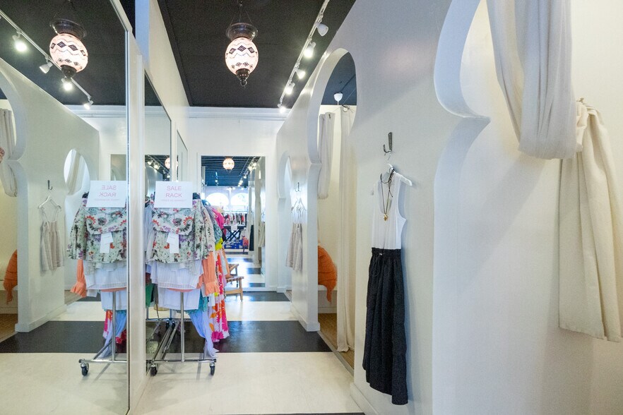 More Photos Of 225 W Clayton St, Athens Storefront For Lease