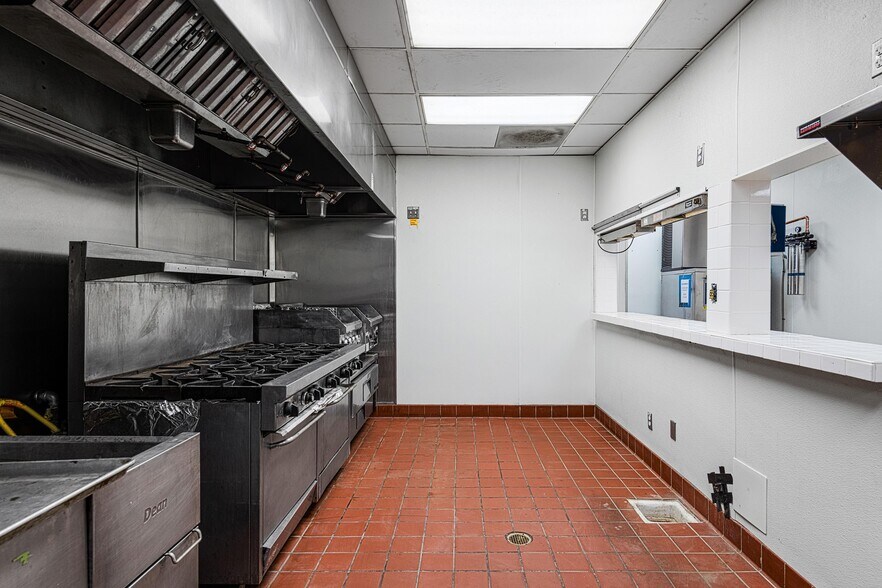 More Photos Of 369 N Palm Canyon Dr, Palm Springs Restaurant For Sale