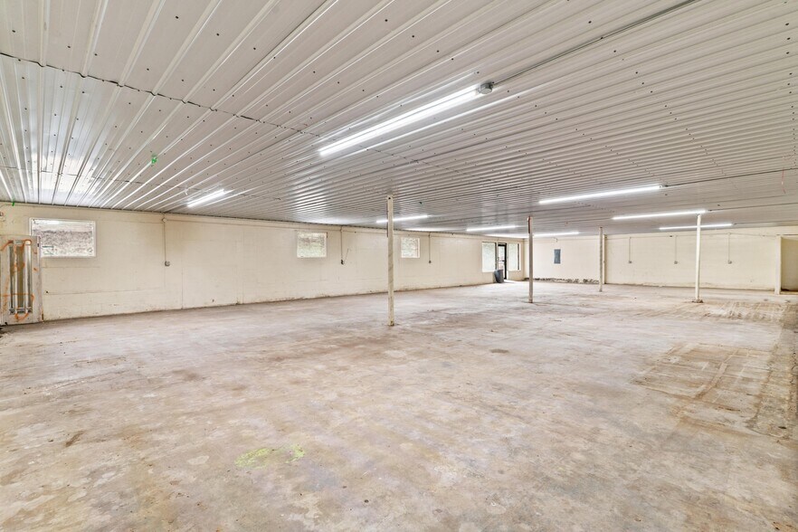 More Photos Of 1402 Riverbend Rd, Dalton General Retail For Sale
