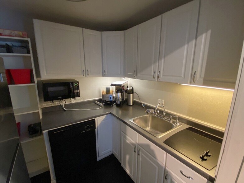 More Photos Of 1635 Richmond Ave, Houston Office Residential For Sale