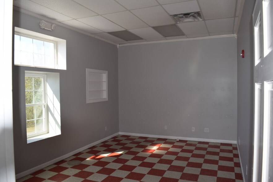 More Photos Of 875 Union St, Shelbyville Storefront Retail Office For Sale
