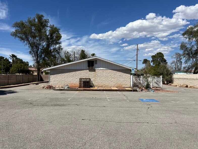 More Photos Of 3909 Vegas Dr, Las Vegas Office For Sale