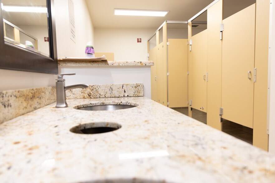 More Photos Of 5701 NW 88th Ave, Tamarac Office For Lease