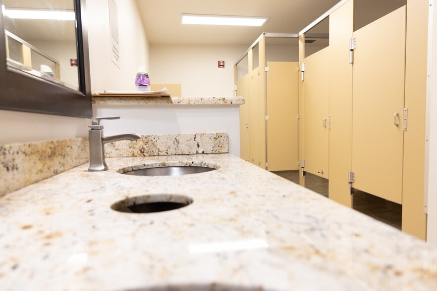 More Photos Of 5701 NW 88th Ave, Tamarac Office For Lease