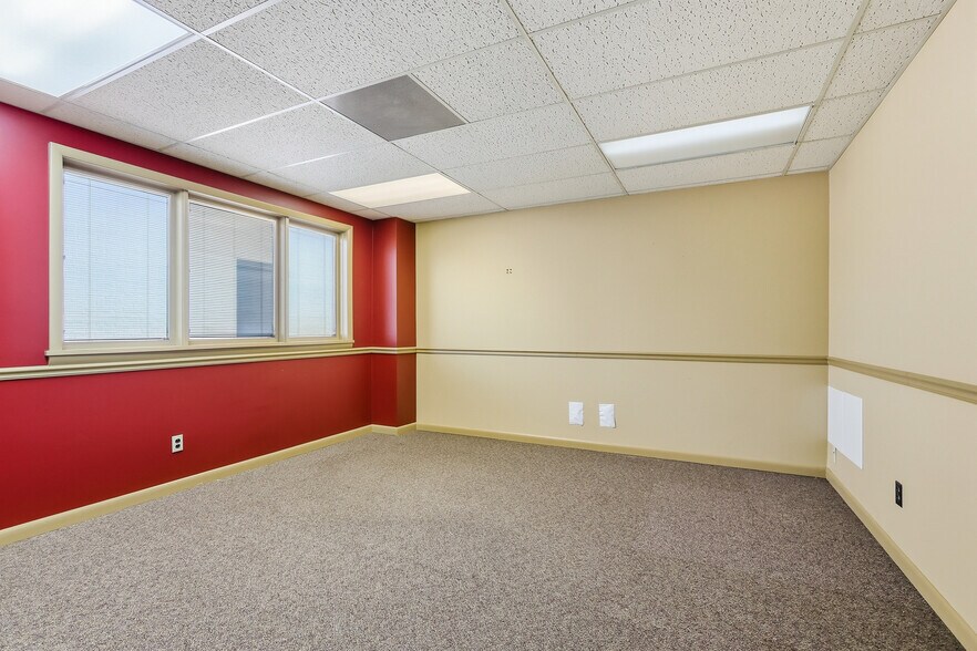 More Photos Of 1221 S Willow Ave, Cookeville Office Residential For Lease