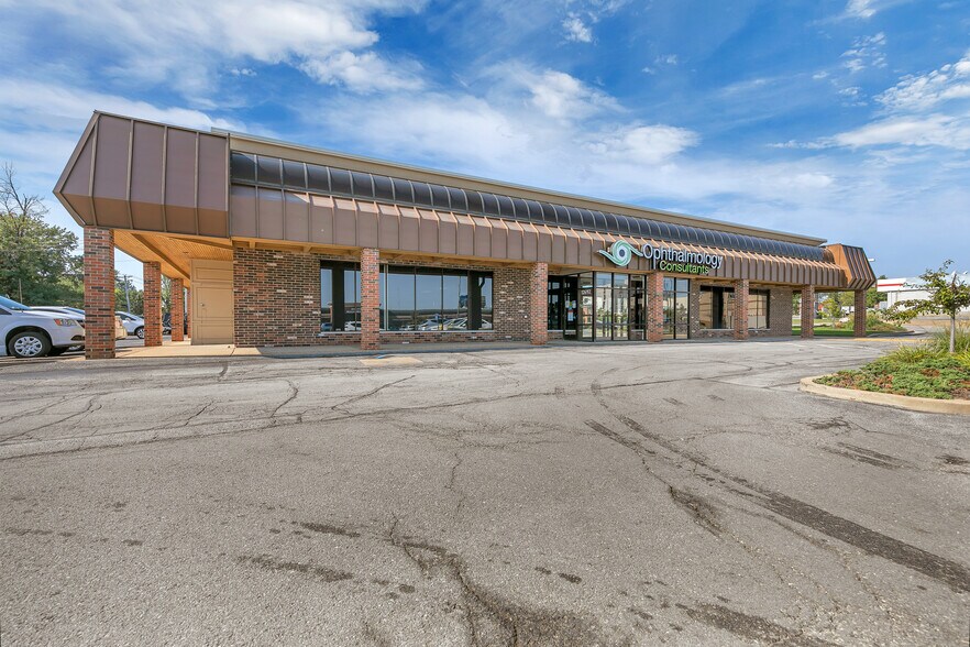 1261212674 Tesson Ferry Rd, Saint Louis, MO 63128 For Lease