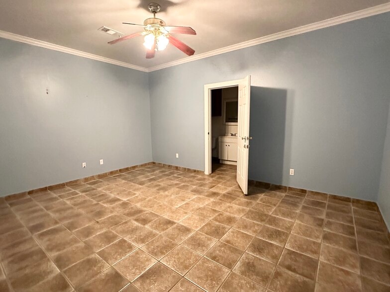 More Photos Of 13626 Ann Louise Rd, Houston Warehouse For Sale