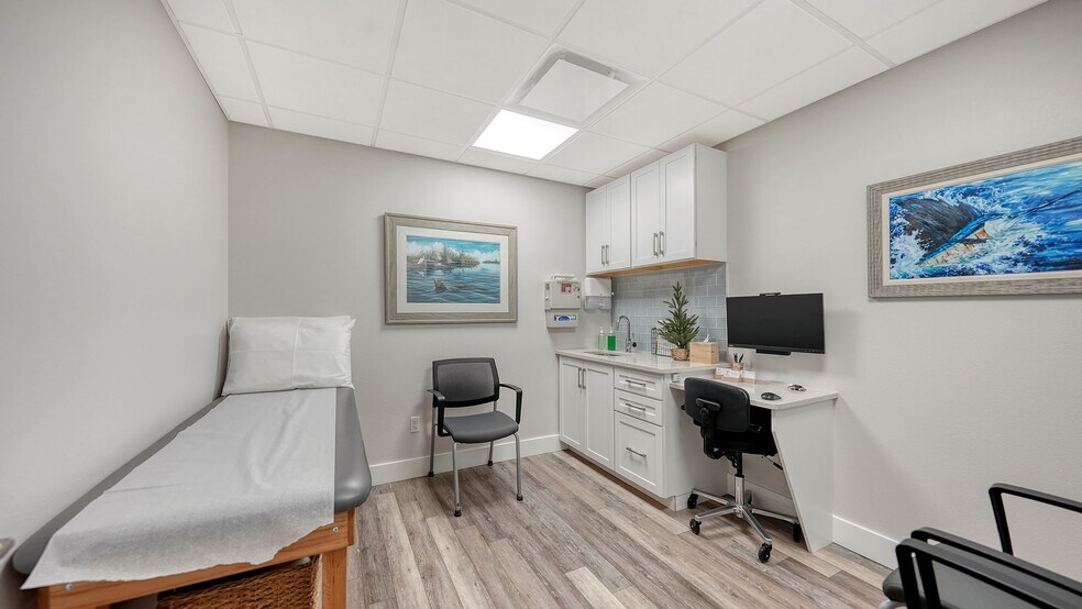 More Photos Of 1630 S Tuttle Ave, Sarasota Medical For Sale