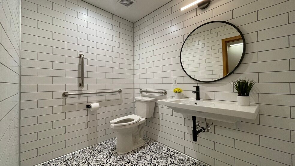 More Photos Of 18300 Minnetonka Blvd, Wayzata Medical For Lease