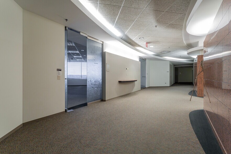 More Photos Of 4 Overlook Pt, Lincolnshire Office For Lease