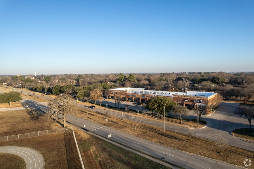 More Photos Of 3851 SW Green Oaks Blvd, Arlington Storefront Retail Office For Lease