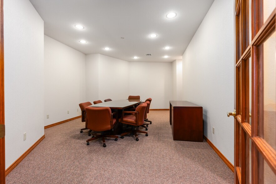 More Photos Of 625 Kennedy Ct, Belton Office For Sale