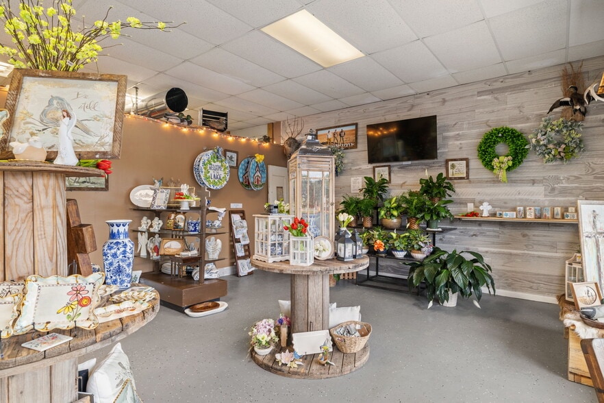 More Photos Of 11070 Highway 20, Florence General Retail For Sale