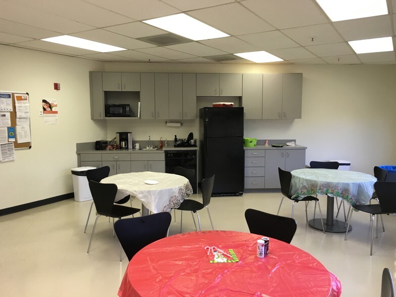 More Photos Of 16800 N Dallas Pky, Dallas Medical For Sale