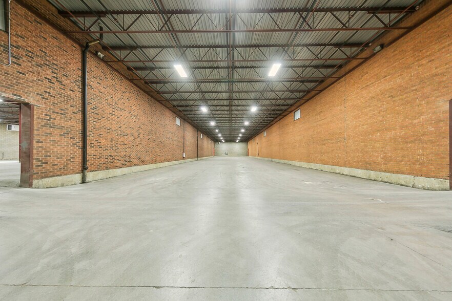 More Photos Of 6885-6895 Menway Ct, Mississauga Warehouse For Lease