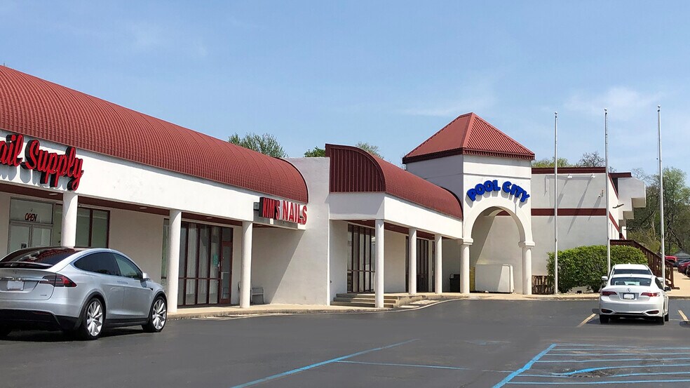 More Photos Of 1211 N Madison Ave, Greenwood Unknown For Lease