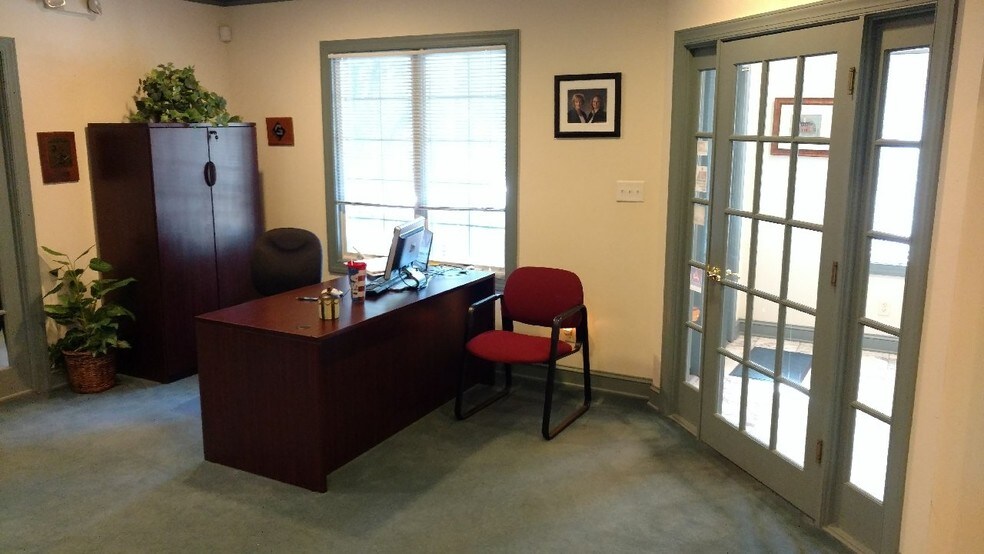More Photos Of 291 McLaws Cir, Williamsburg Office For Sale