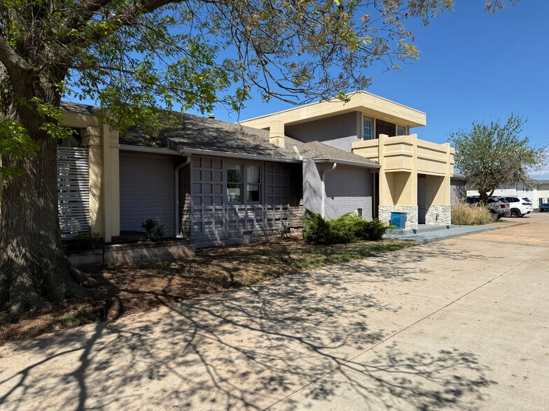 More Photos Of 1113 NW 50th St, Oklahoma City Office For Sale