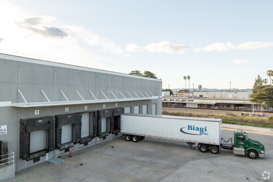 More Photos Of 9401 De Soto Ave, Chatsworth Warehouse For Sale