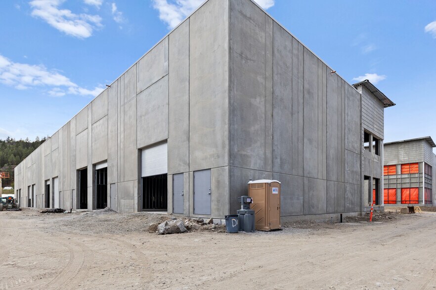 More Photos Of 2648 W Kelowna Rd, West Kelowna Showroom For Sale