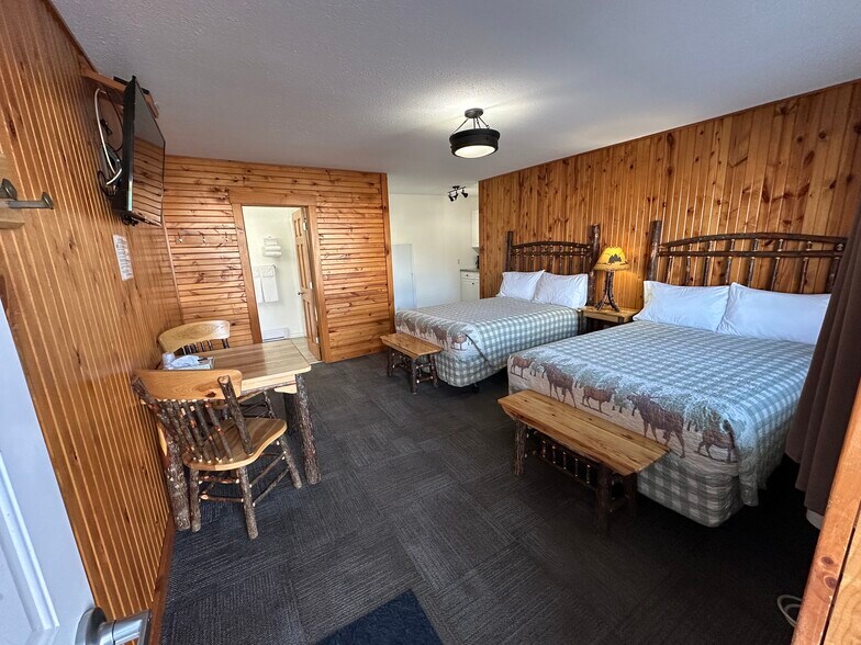 More Photos Of 171 Mission Rd, Wawa Hotel For Sale