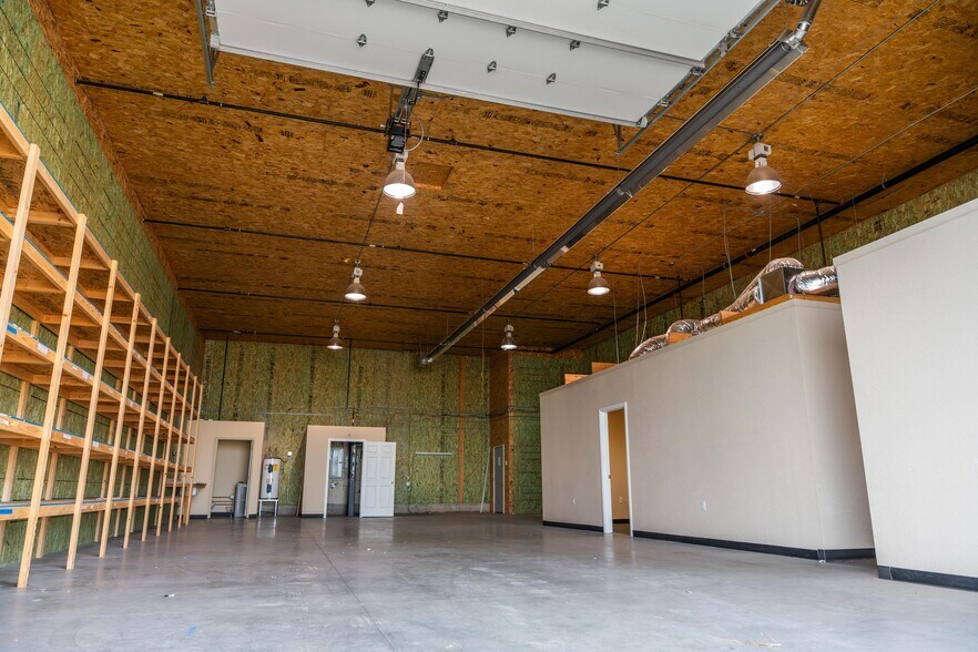 More Photos Of 628 Kraft Loop Rd, Casper Flex For Lease