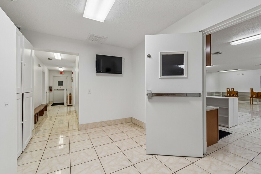 More Photos Of 4001 Skipper Rd, Tampa Schools For Sale