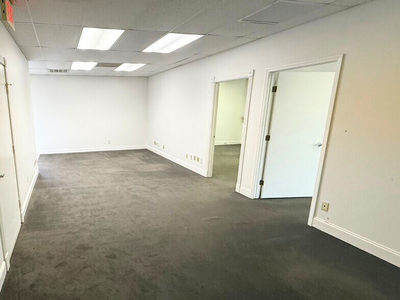More Photos Of 5031 SE Federal Hwy, Stuart General Retail For Lease