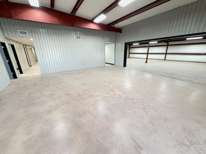 More Photos Of 2031 Trade Dr, Midland Showroom For Sale
