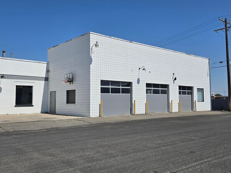 More Photos Of 206 4th Ave W, Twin Falls Manufacturing For Lease