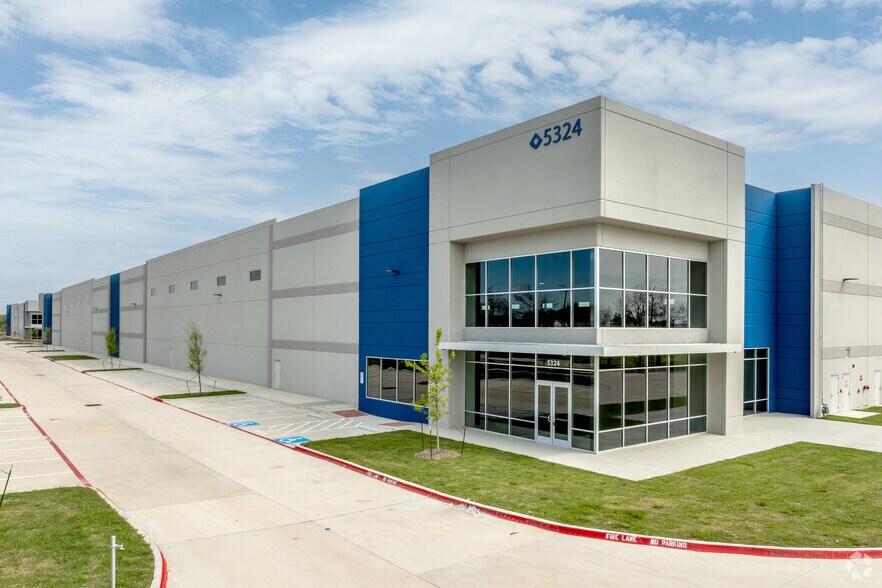Primary Photo Of 5324 S Peachtree Rd, Balch Springs Distribution For Sale