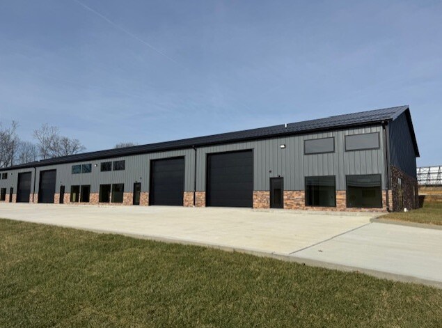 More Photos Of 1060 D W Griffith Ln, La Grange Warehouse For Lease