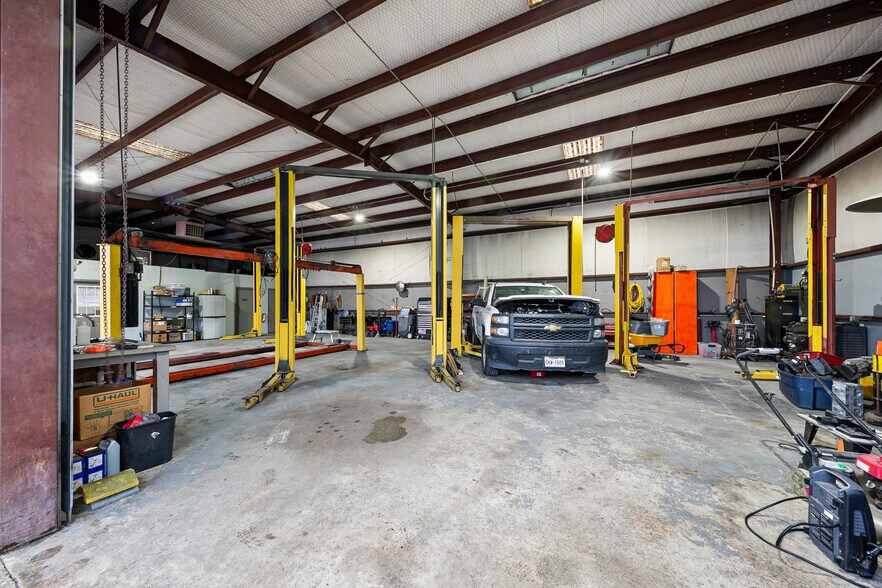 More Photos Of 7215 N Shepherd Dr, Houston Auto Repair For Sale