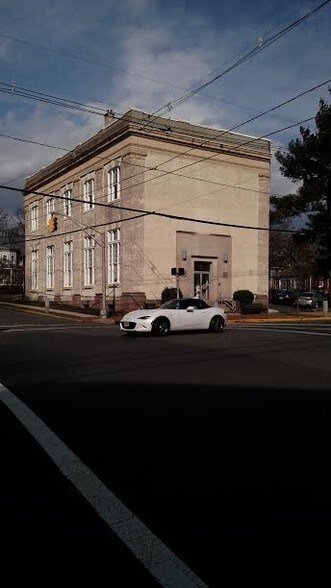 More Photos Of 2 E Broad St, Hopewell Office For Lease