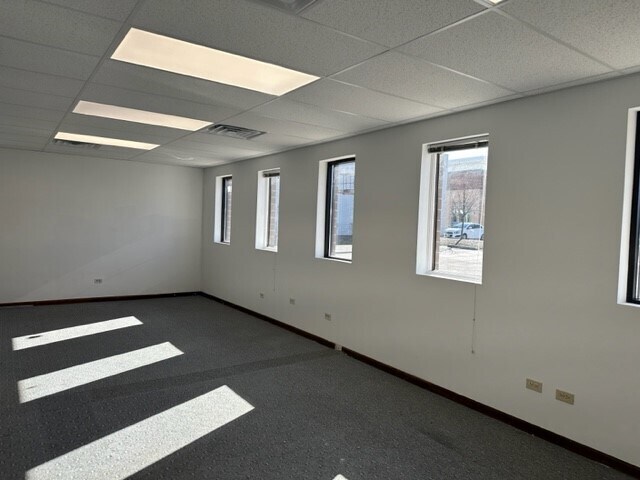 More Photos Of 1035 Havens Ct, Downers Grove Medical For Lease