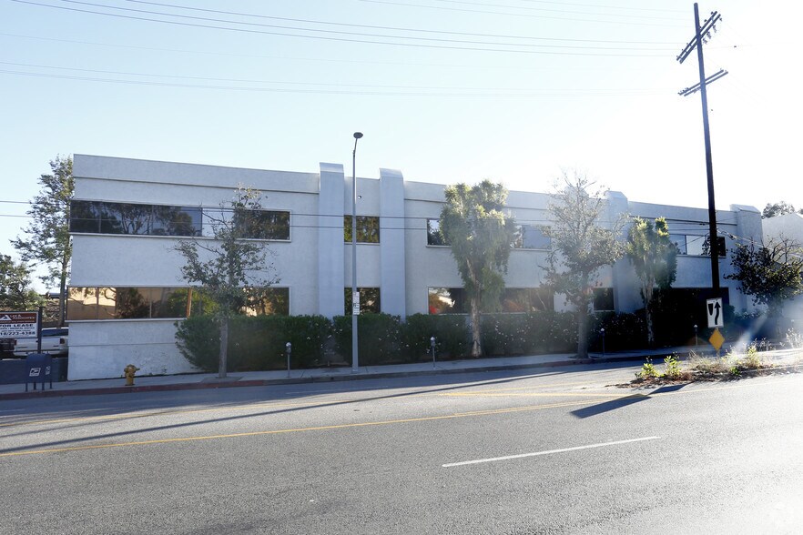More Photos Of 18401 Burbank Blvd, Tarzana Office For Lease