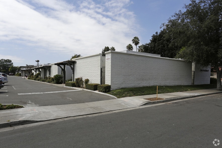 More Photos Of 17400 Irvine Blvd, Tustin Medical For Lease