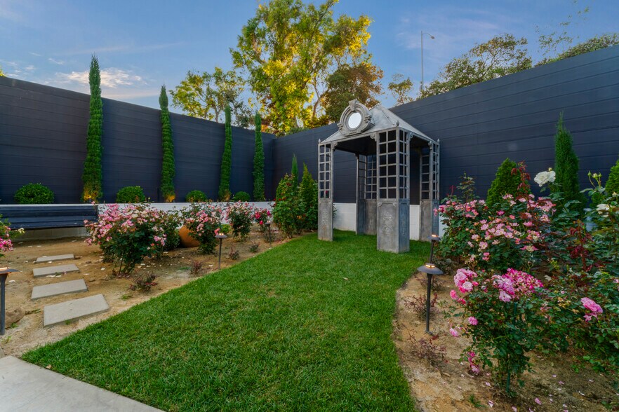 More Photos Of 281 W Main St, Ventura Storefront Retail Residential For Sale