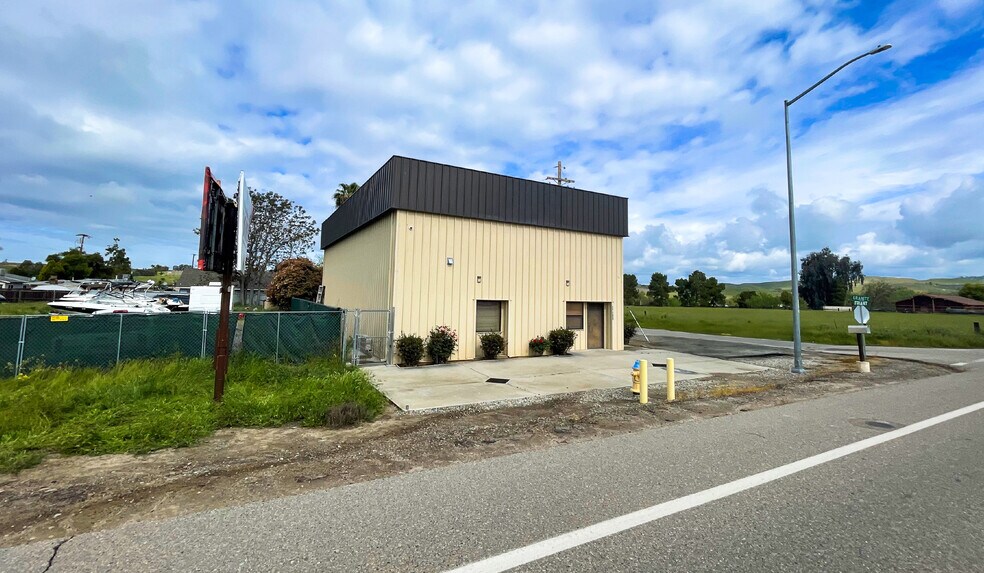 More Photos Of 17199 N Friant Rd, Friant Warehouse For Sale