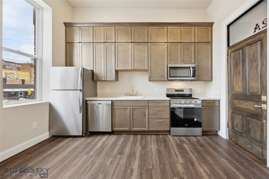 More Photos Of 140 W Park St, Butte Apartments For Sale